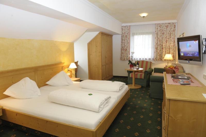 Family Junior Suite (2 Adults + 2 Children) image 4