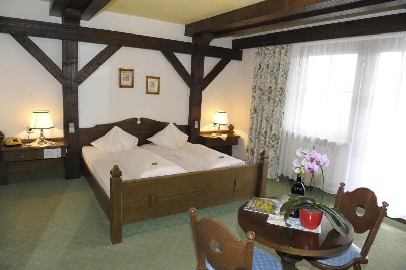 Double Room image 3