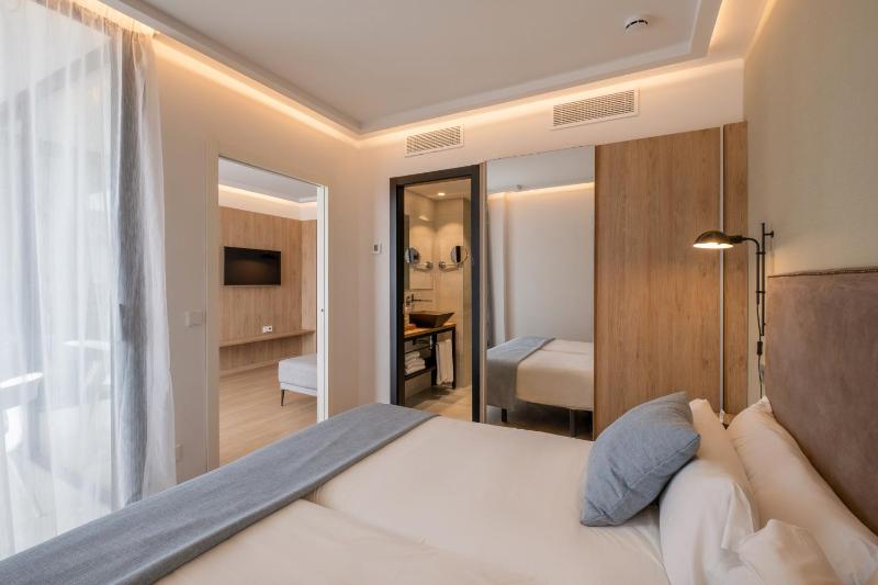 Standard Two-Bedroom Apartment with terrace image 3