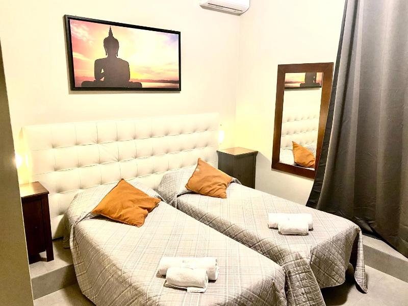 Twin Room image 1