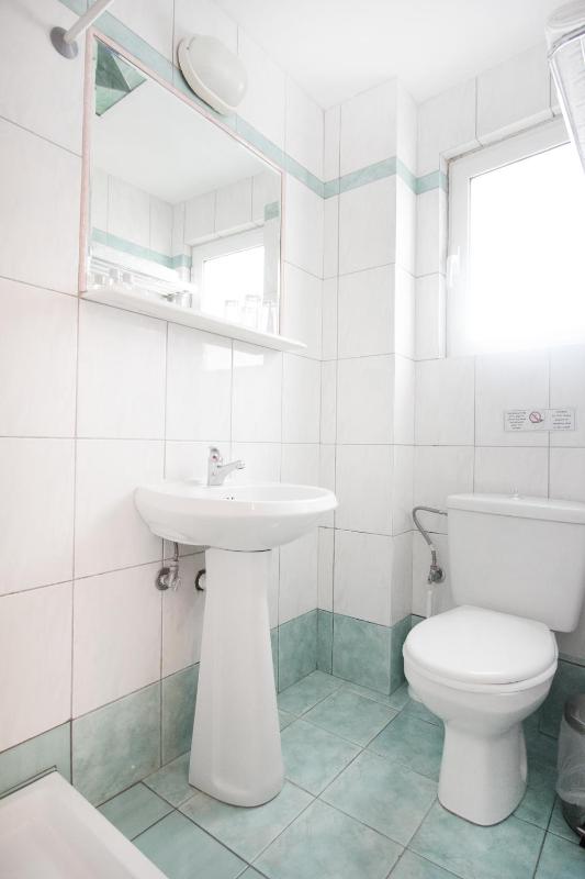 Standard Double Room image 3