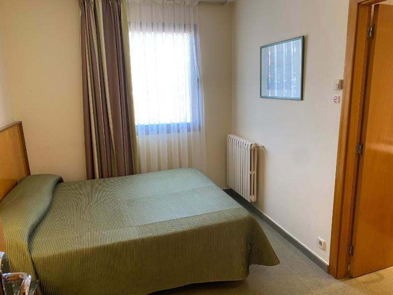 Double or Twin Room image 4
