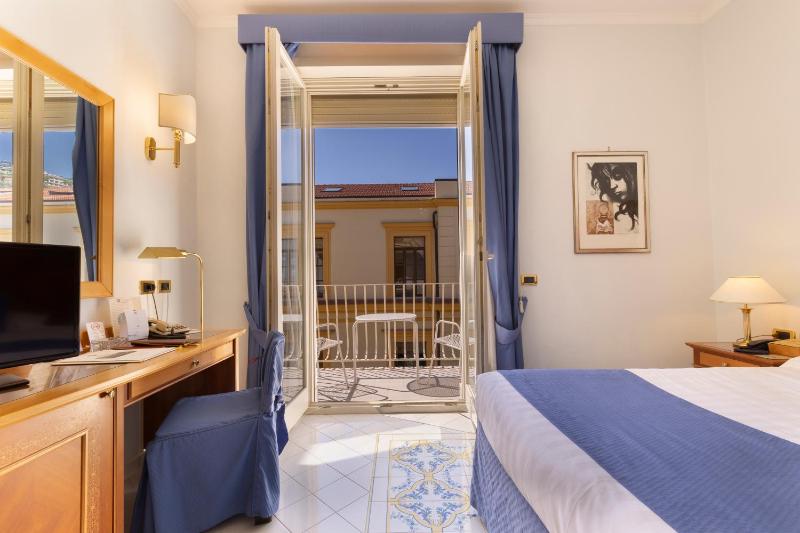 Double or Twin Room image 1