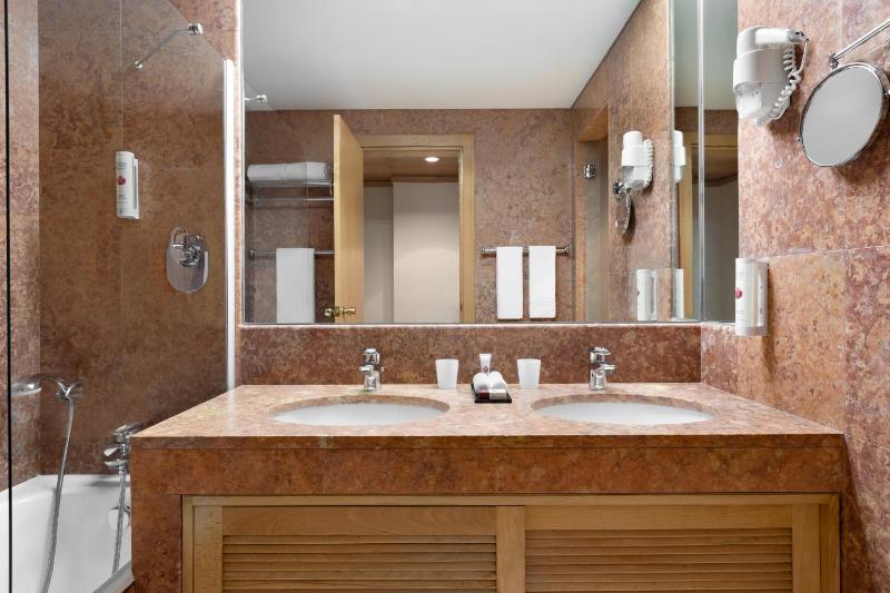 King Suite with River View - Non-Smoking image 2