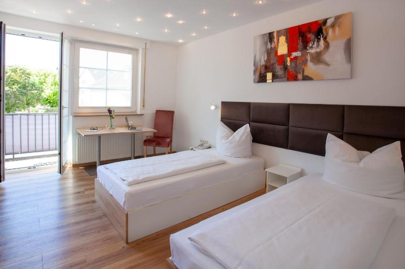 Standard Double Room image 3