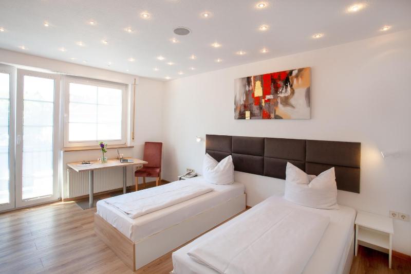 Standard Double Room image 4