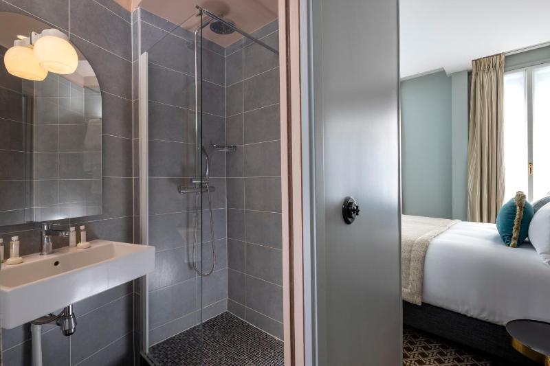 Family Double Room image 3