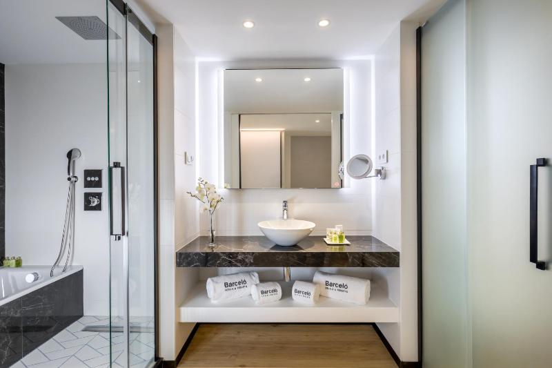 Premium Double or Twin Room image 1