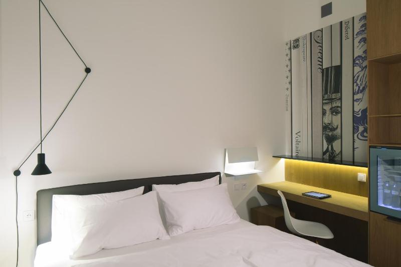 Small Double Room image 2