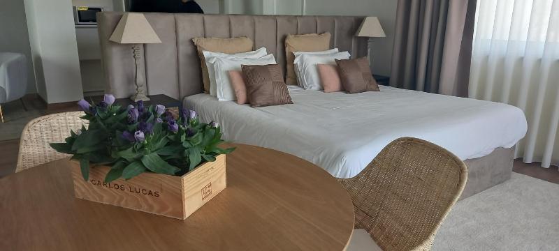 King Suite with Balcony image 1