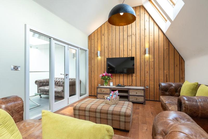 Two-Bedroom Deluxe Apartment image 1