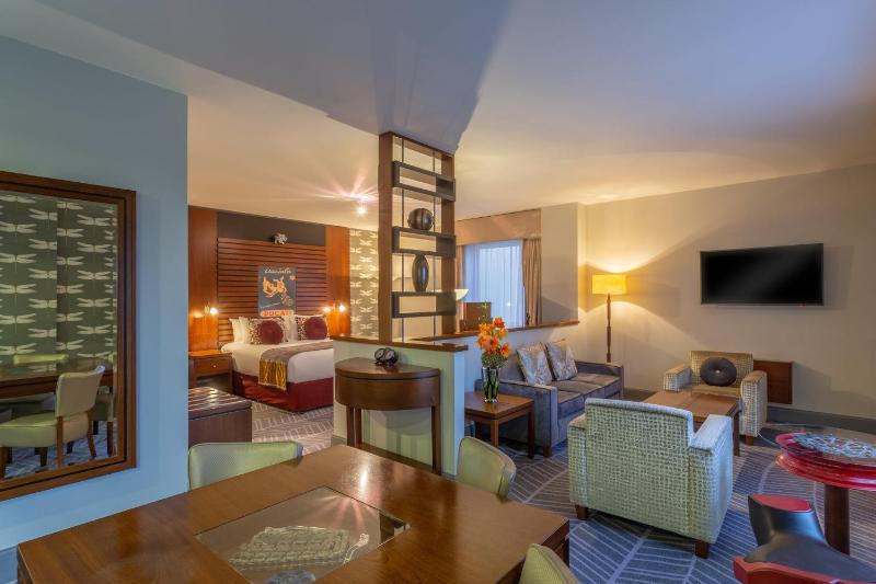 Junior King Suite with Park View image 4