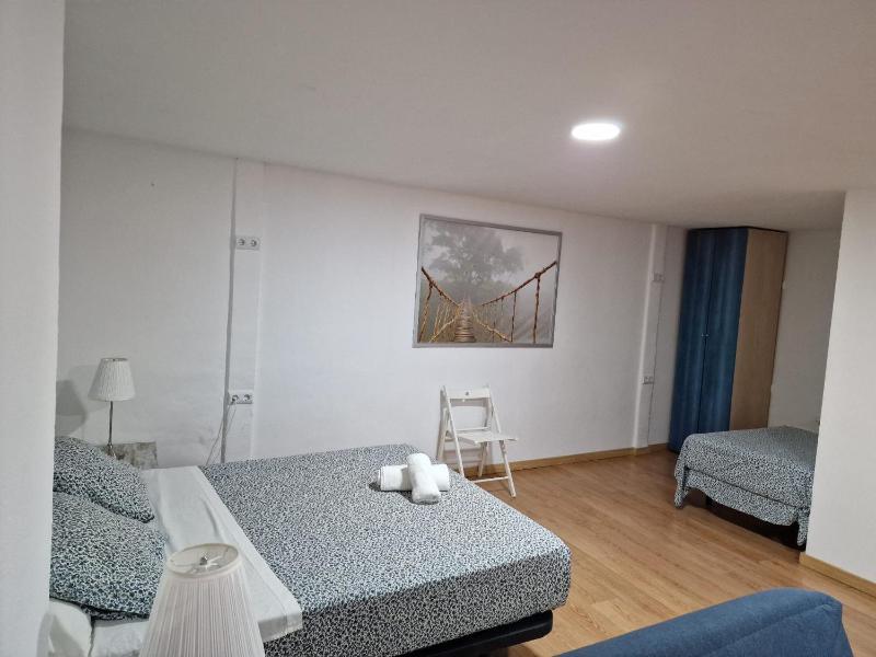 Large Double Room image 3