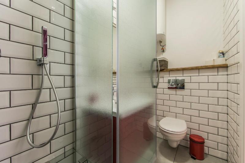 One-Bedroom Apartment image 2