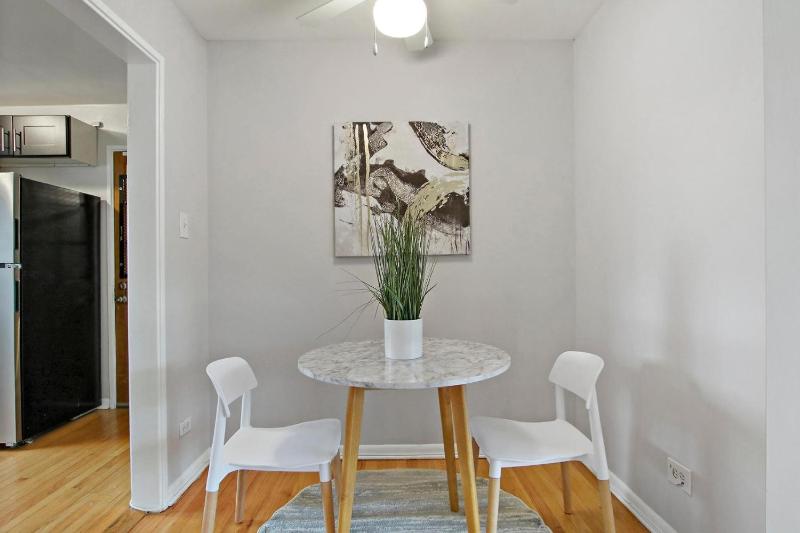 One-Bedroom Apartment image 4