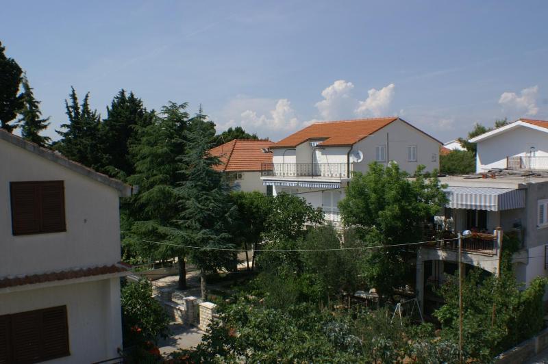 Studio with Balcony image 2