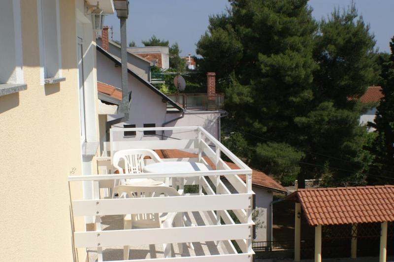 Studio with Balcony image 3
