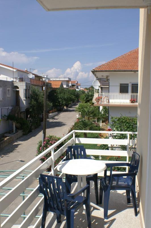 Studio with Balcony image 3