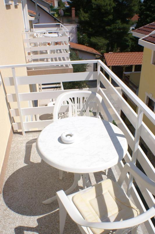 Studio with Balcony image 3