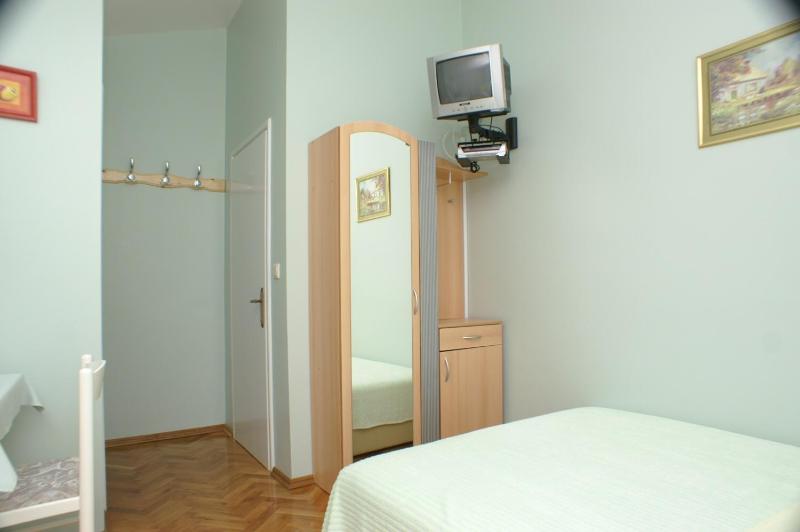 Studio with Balcony image 4