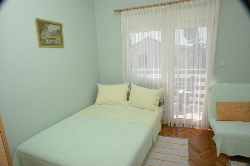 Studio with Balcony image 3