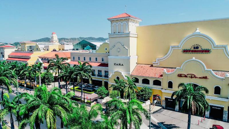 Mega Suite junto al San Marino Shopping - image 3