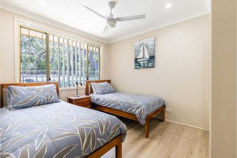 The Bay House 48 Government Road Shoal Bay Ducted air conditioning 5 bedroom holiday home with Wi Fi Foxtel - image 3