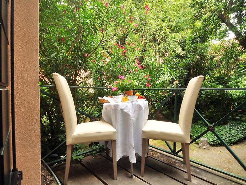 Junior Suite with Garden View image 4