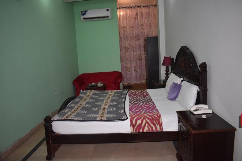 Budget Single Room image 3