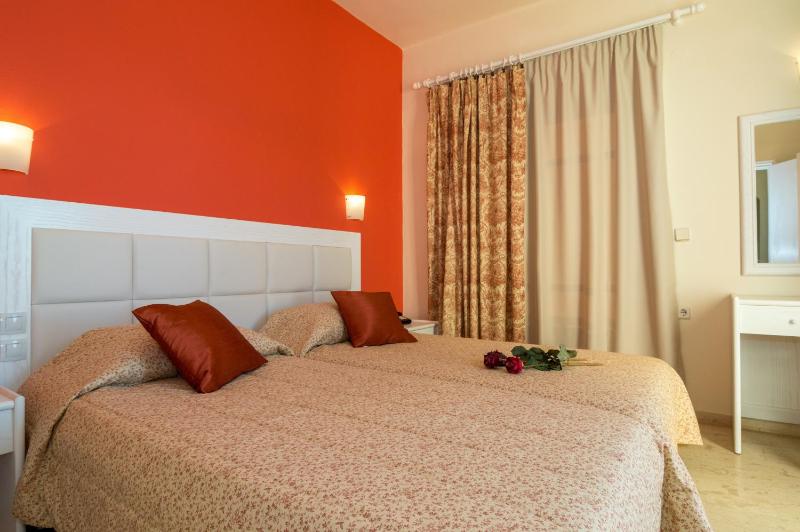 Superior One-Bedroom Apartment image 2
