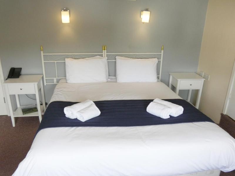 Standard Double Room image 3