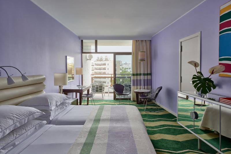Deluxe Room with Sea or Pool View image 4