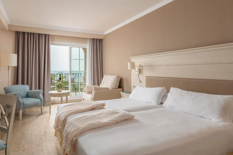 Double or Twin Room with Side Sea View image 3