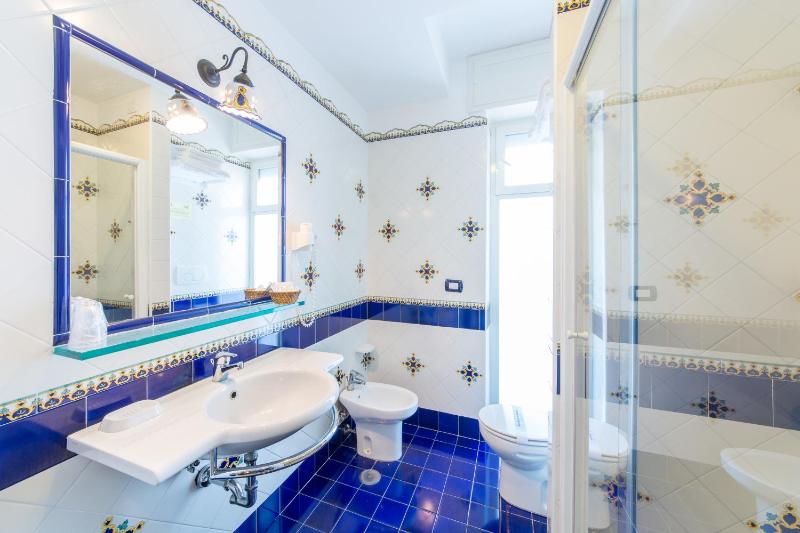 Double Room with Balcony image 3