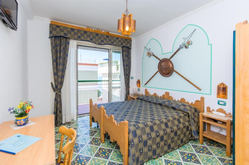 Double Room with Balcony image 4