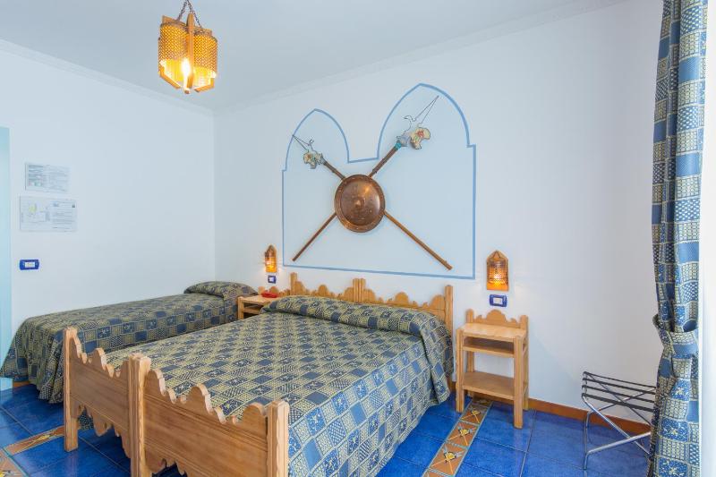 Triple Room with Balcony image 4