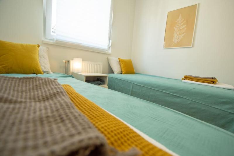 2BR aprt - FREE Parking - Terrace - AC - Central - image 7