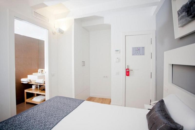 Basic Single Room image 4