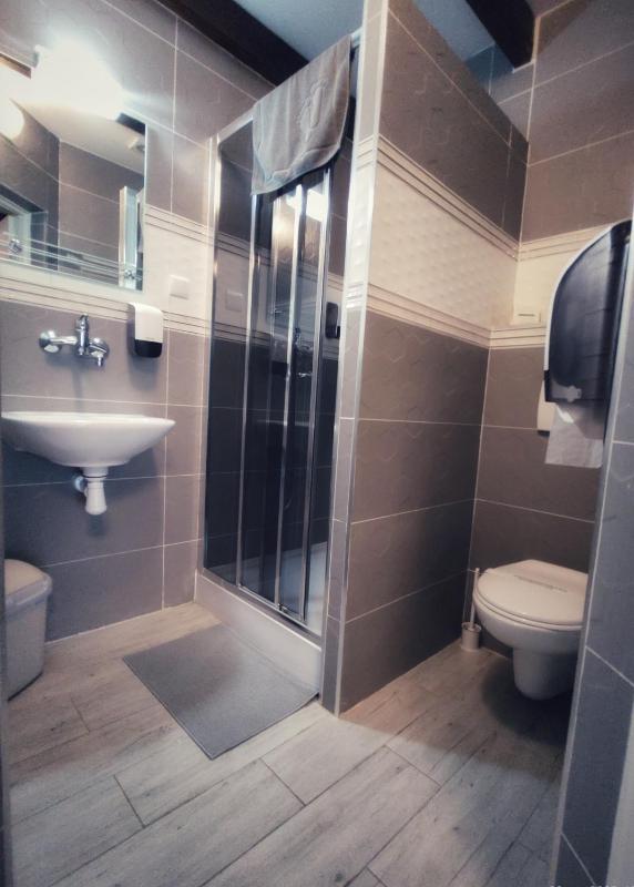 Quadruple Room image 2