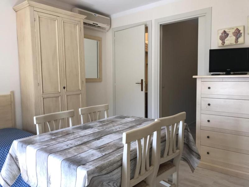 One-Bedroom Apartment image 2