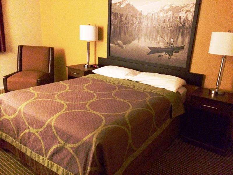 Queen Room - Non-Smoking image 3