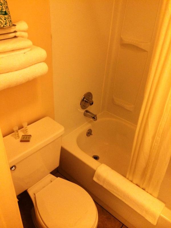 Double Room with Two Double Beds - Smoking image 4