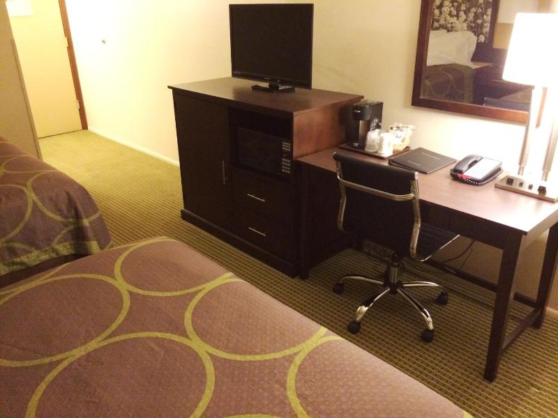 Queen Room with Two Queen Beds - Non-Smoking image 2