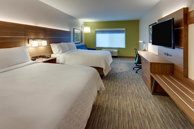 Queen Suite with Two Queen Beds and Sofa Bed image 2