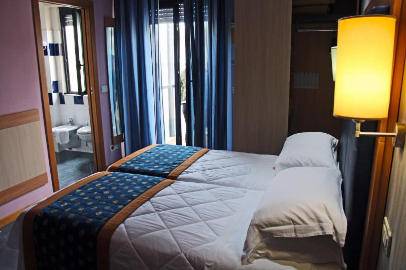 Comfort Double Room with Balcony image 3