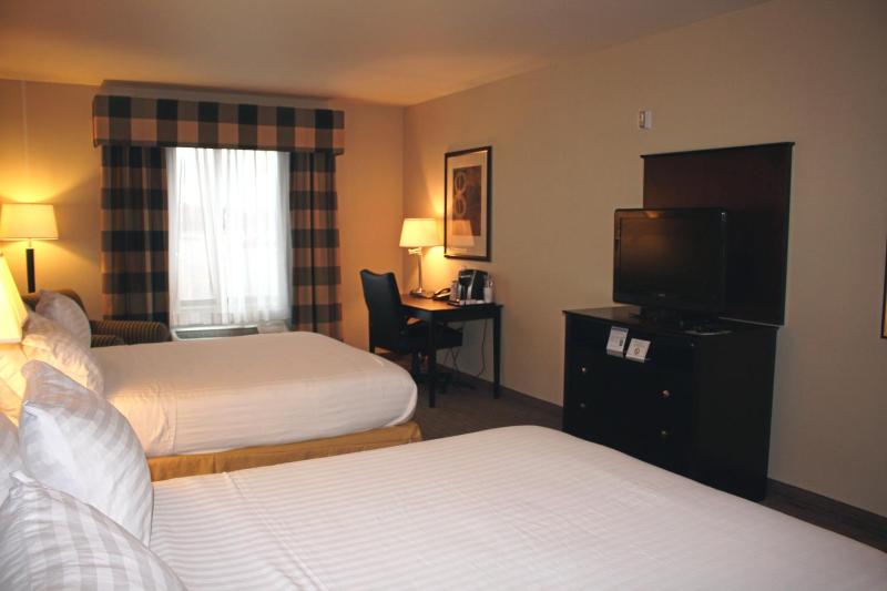 Standard Queen Room with Two Queen Beds image 3