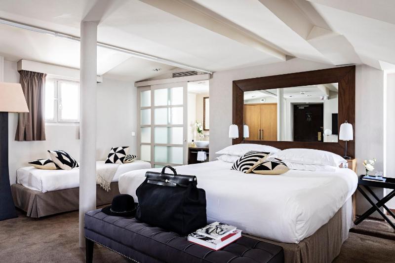 Premium King Room with Sofa Bed image 1