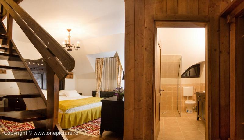 Quadruple Room image 3