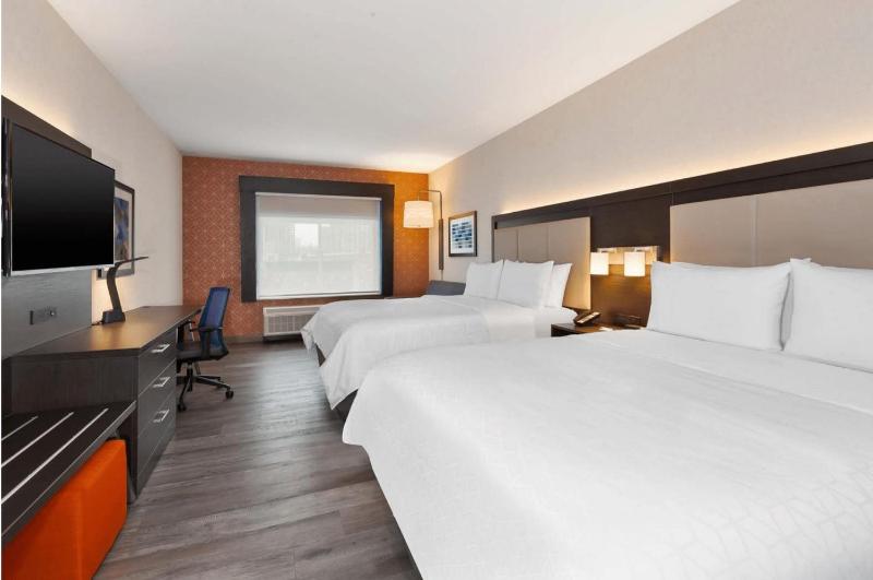 Suite with Two Queen Beds image 2
