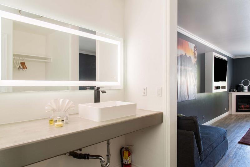 Big Bear Spa Suites - image 22
